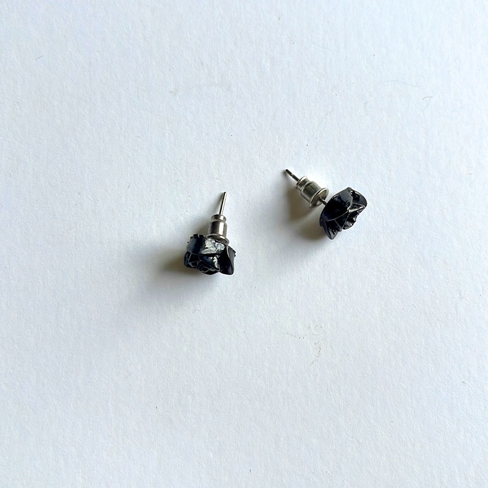 Black rose earrings